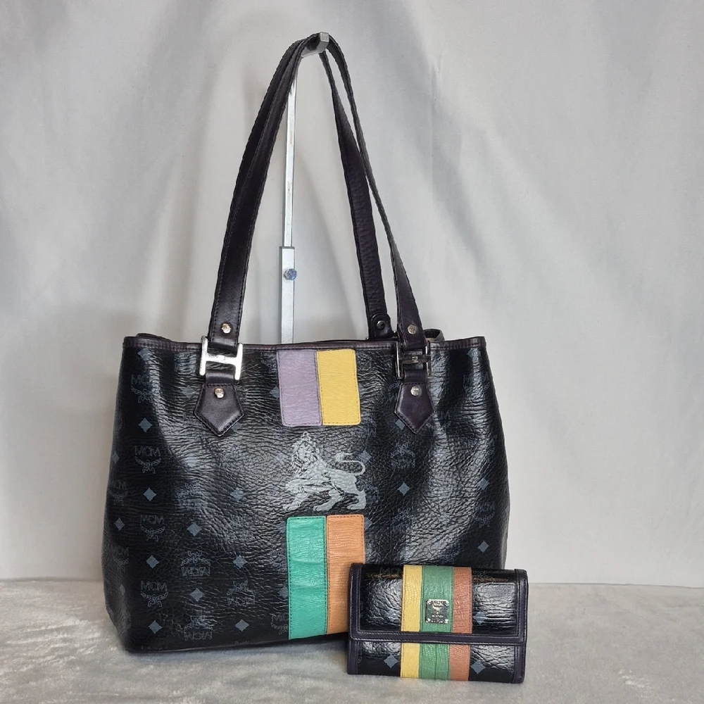 MCM Princess Lion Leather Tote Bag & Wallet - Picture 3 of 17